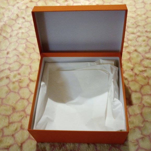 Authentic 8.5" x 8.5" x 3.5" Hermes Box for Gifts, Clothes, Storage - Picture 5 of 9